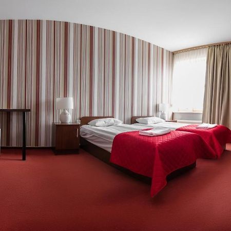 Hotel Piemont Pabianice Esterno foto