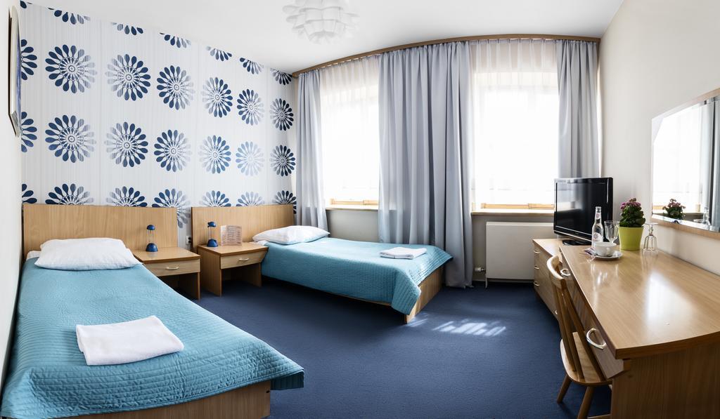 Hotel Piemont Pabianice Esterno foto