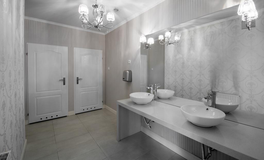 Hotel Piemont Pabianice Esterno foto