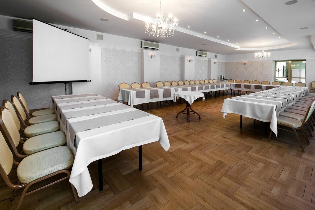 Hotel Piemont Pabianice Esterno foto