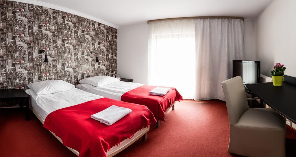 Hotel Piemont Pabianice Esterno foto