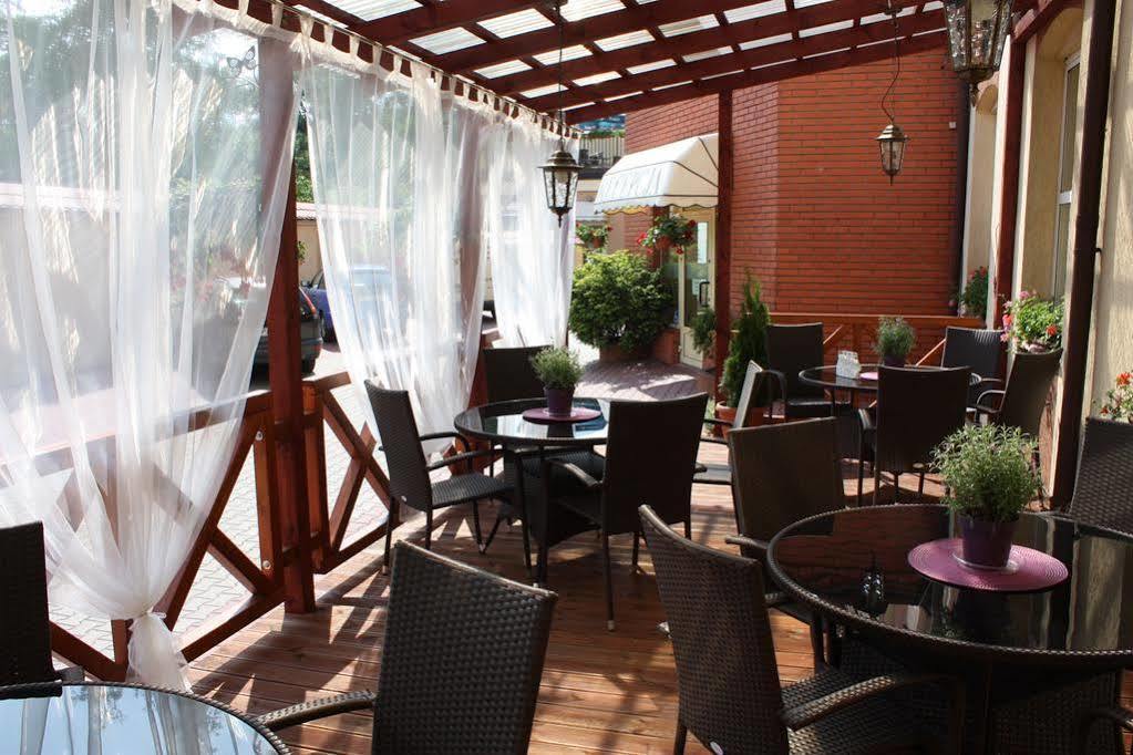 Hotel Piemont Pabianice Esterno foto