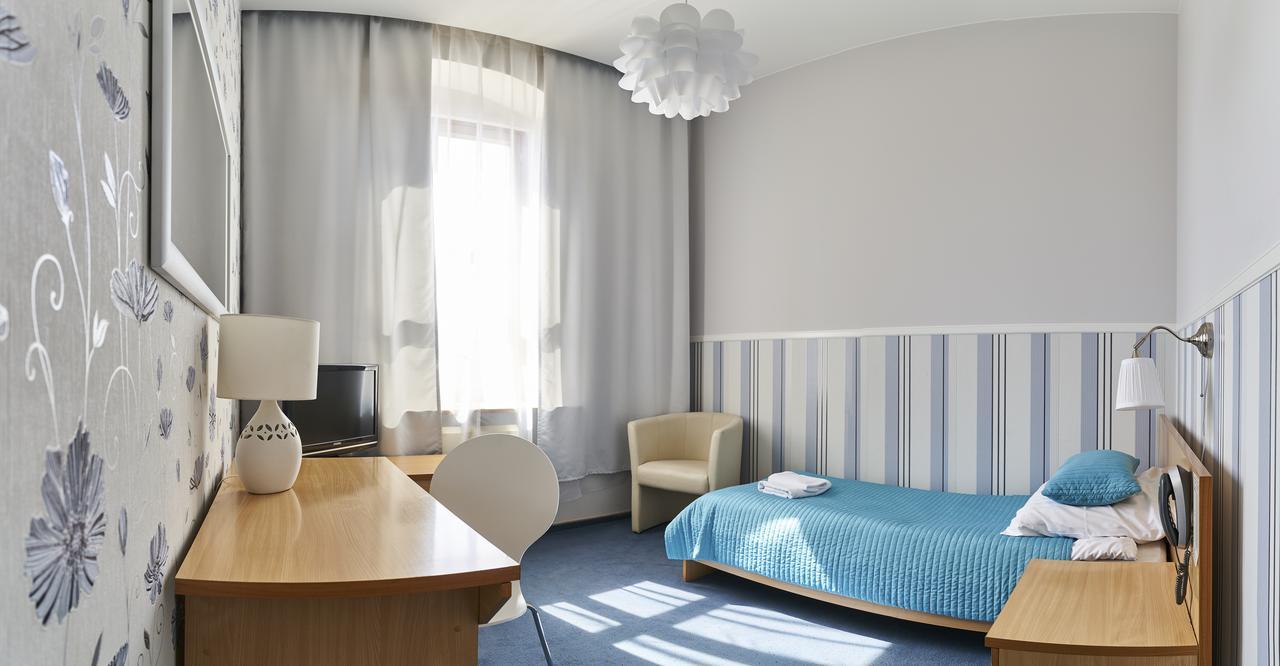 Hotel Piemont Pabianice Esterno foto