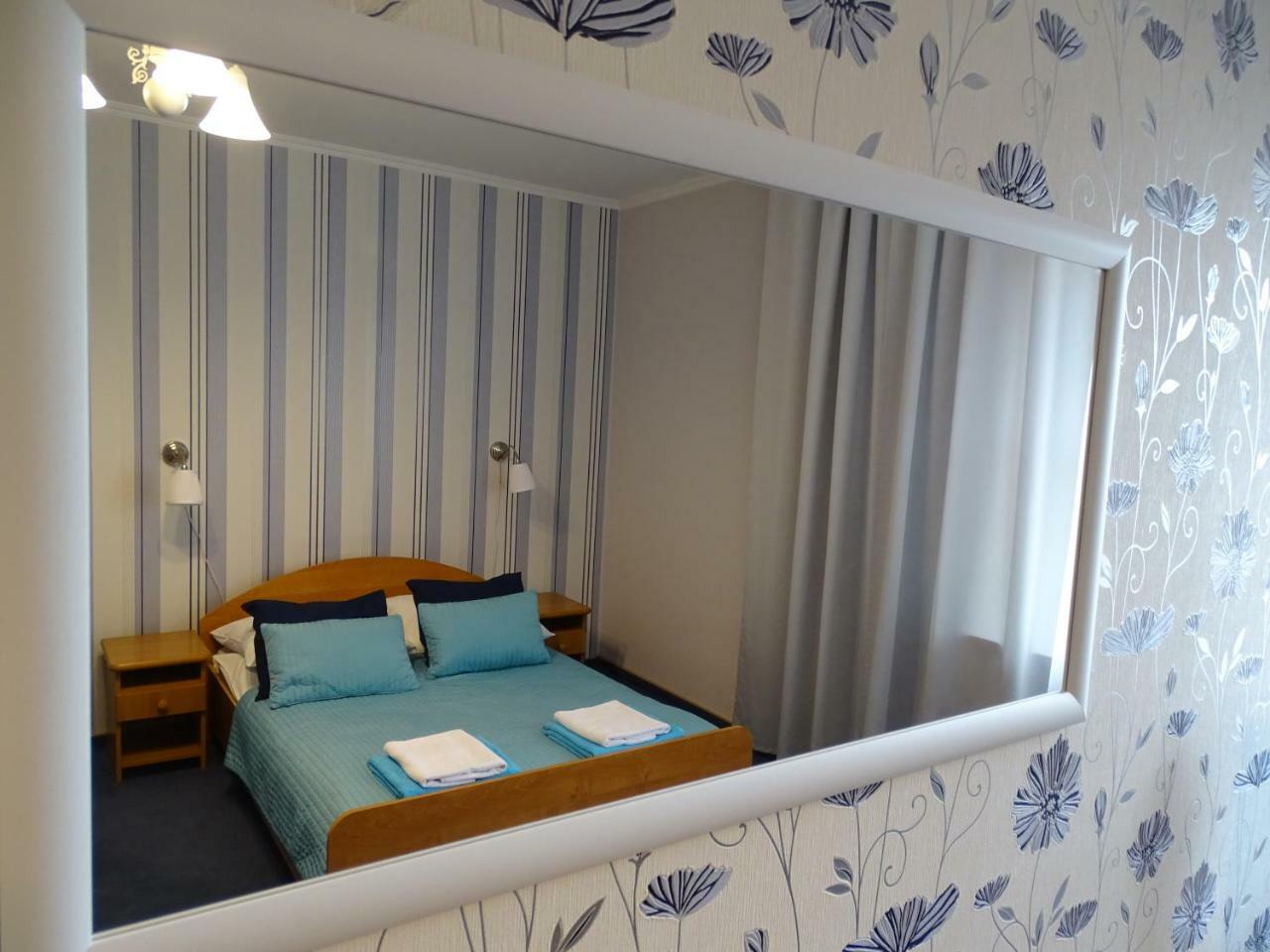 Hotel Piemont Pabianice Esterno foto